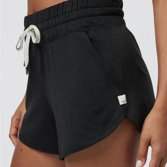 Vuori Pants - Small Women’s Vuori Halo Performance Shorts Black